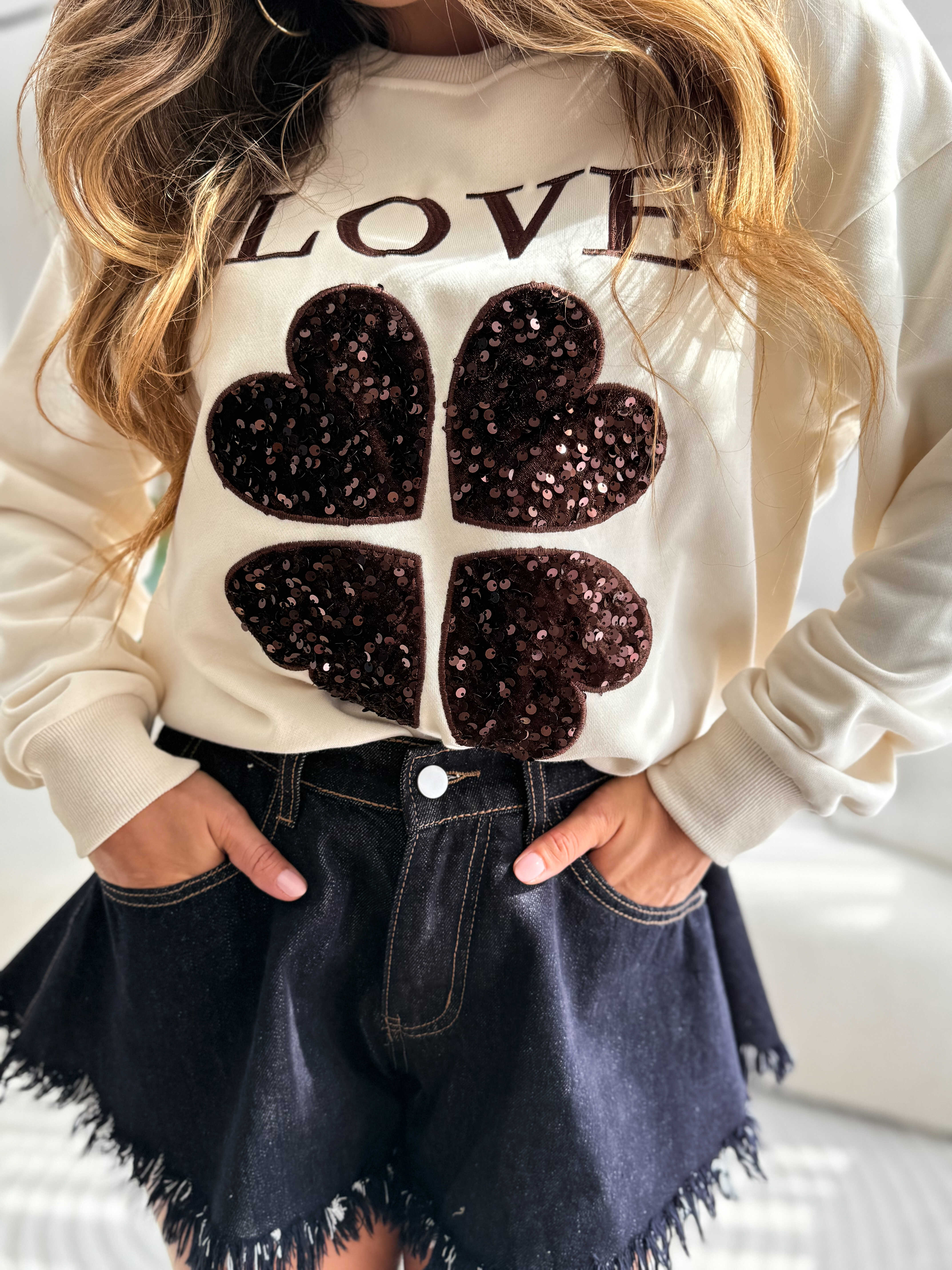 Love Me Sweatshirt Beige