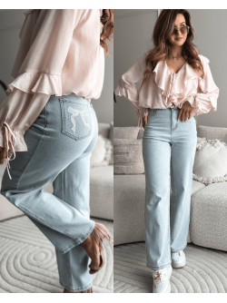 Carmen Strechy Jeans with a bow