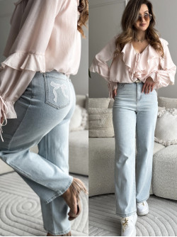 Carmen Strechy Jeans with a bow